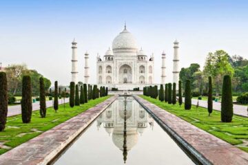 Taj Mahal Tour by Luxury Car from Delhi